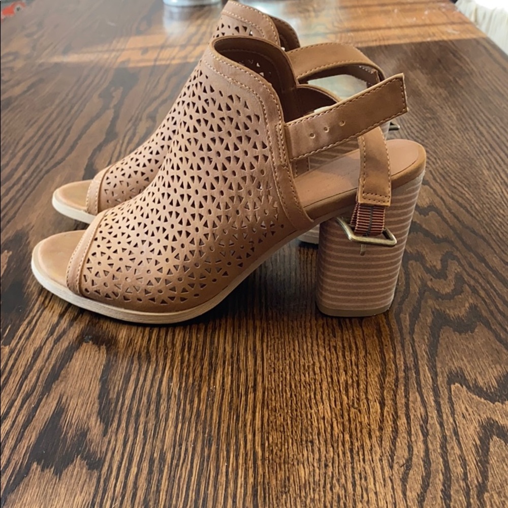 Target Heels - Picture 3 of 5